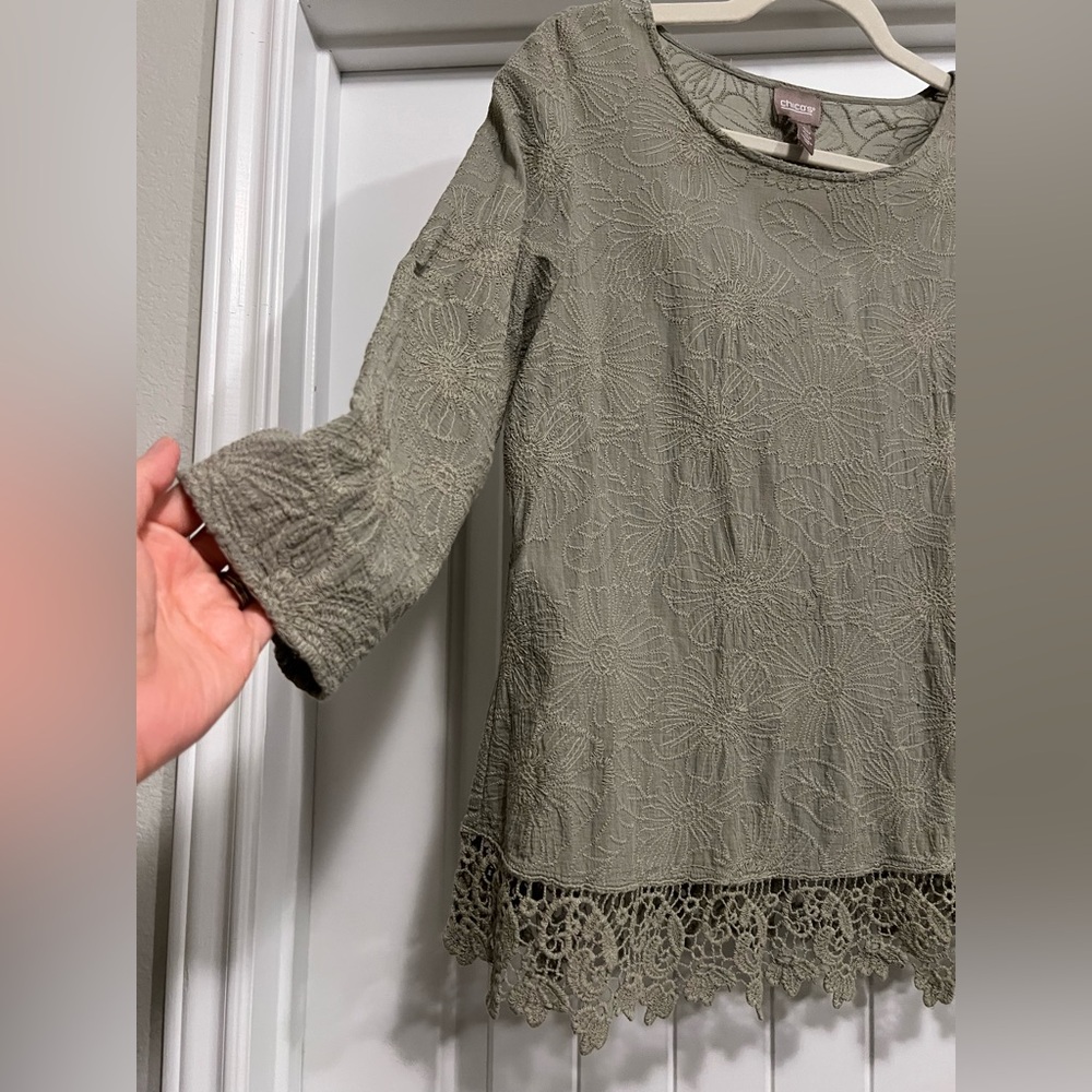 Chico’s 2 Olive Green Floral Breathable Cotton Embroidered Crochet Hem Boho Top - Picture 5 of 8